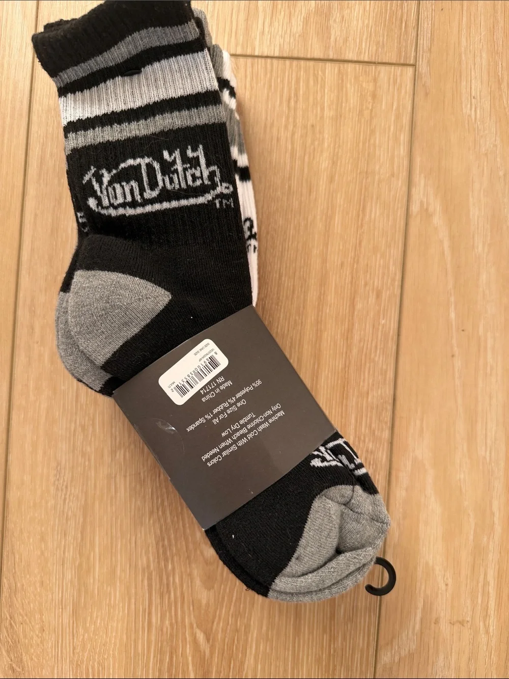 Von Dutch 6-pack of White, Black & Gray Logo Crew Socks